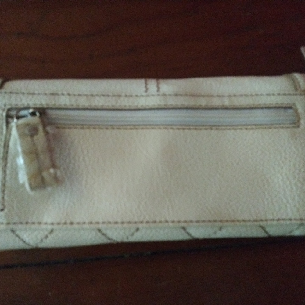 NWT Relic wallet - Picture 2 of 6